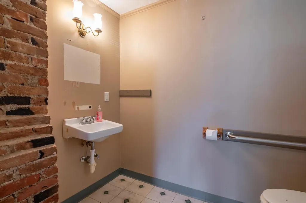 11 Main Street Greenville NH 03048