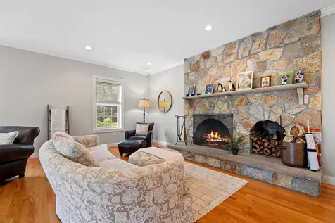 8 Arcadia Lane Salem NH 03079