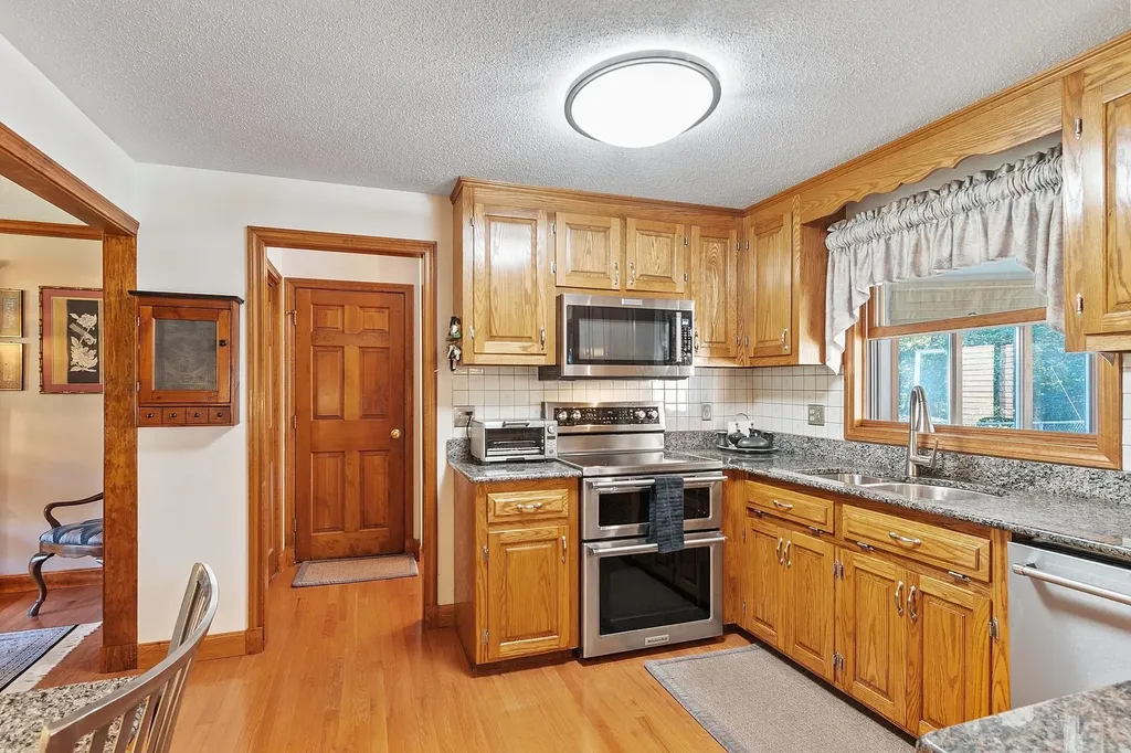 5 Stephanie Drive Pelham NH 03076