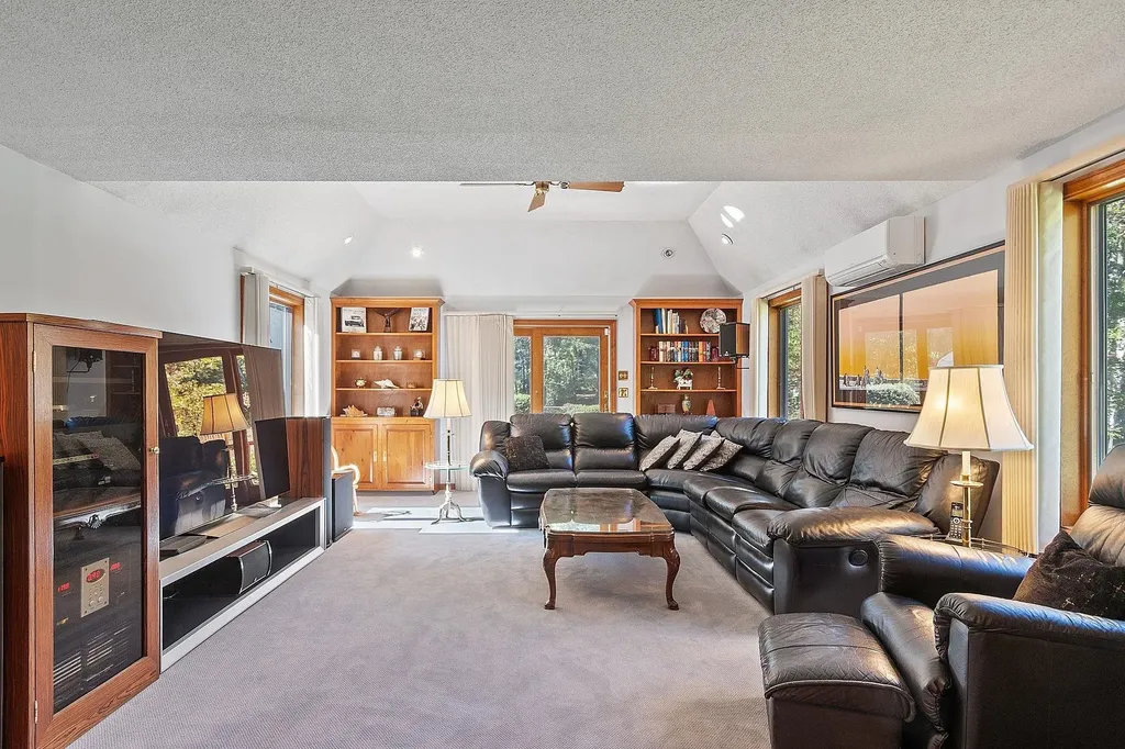 5 Stephanie Drive Pelham NH 03076