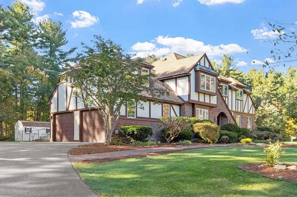 5 Stephanie Drive Pelham NH 03076