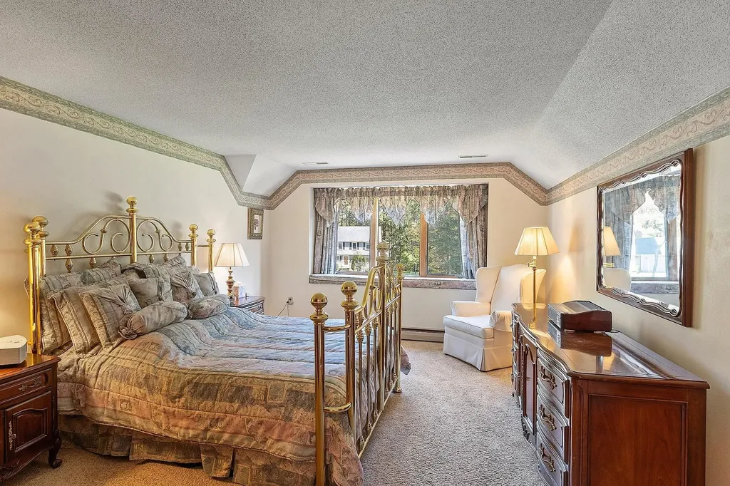 5 Stephanie Drive Pelham NH 03076