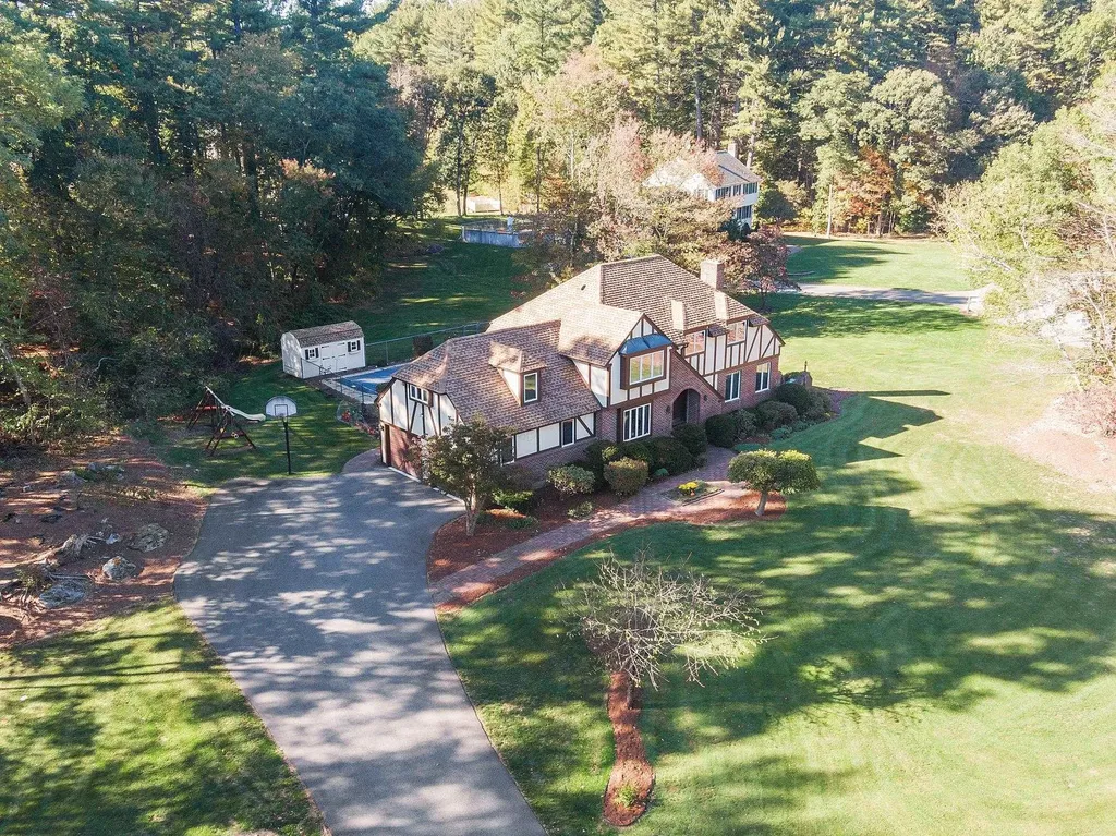 5 Stephanie Drive Pelham NH 03076