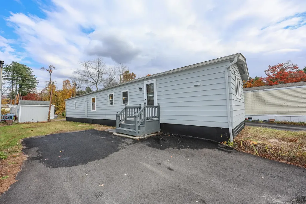 11 Bradford Drive Litchfield NH 03052