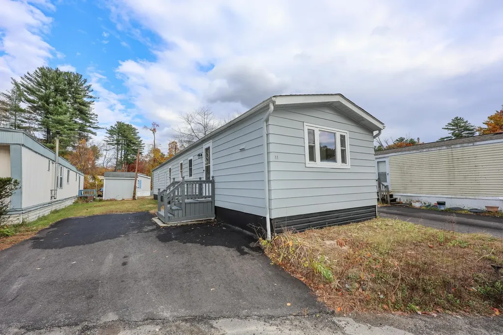 11 Bradford Drive Litchfield NH 03052