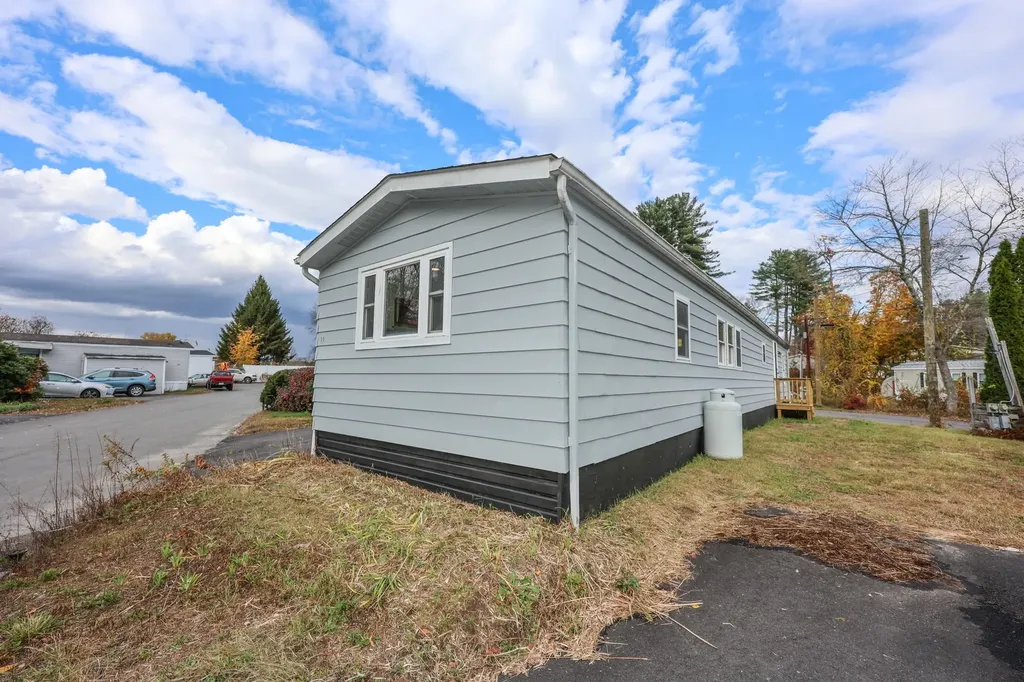 11 Bradford Drive Litchfield NH 03052