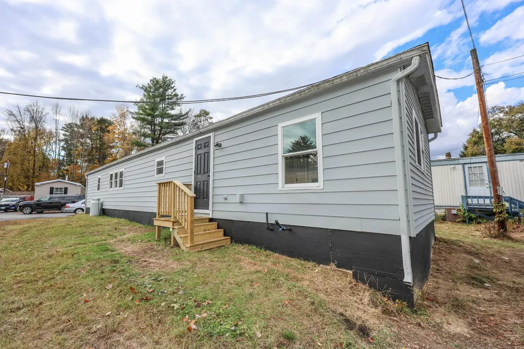 11 Bradford Drive Litchfield NH 03052