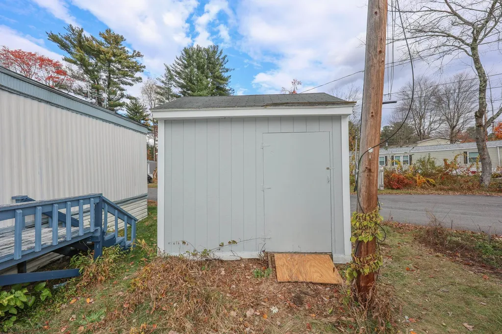 11 Bradford Drive Litchfield NH 03052