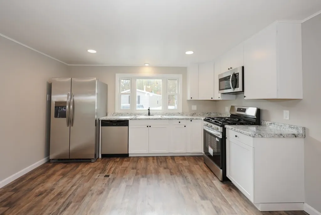 11 Bradford Drive Litchfield NH 03052