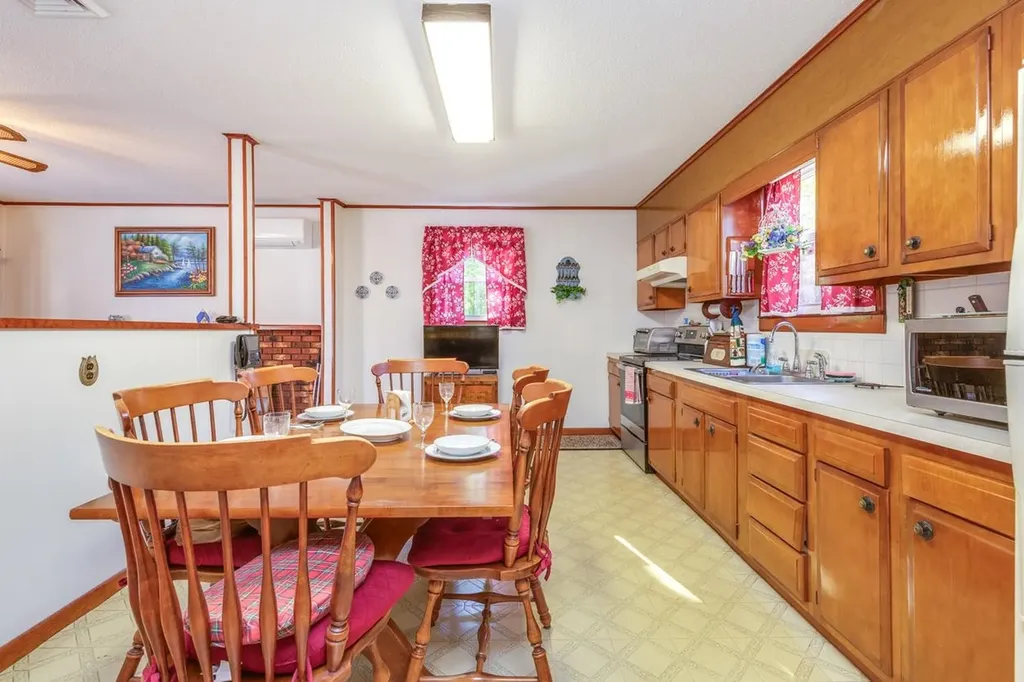 10 Dutton Road Pelham NH 03076