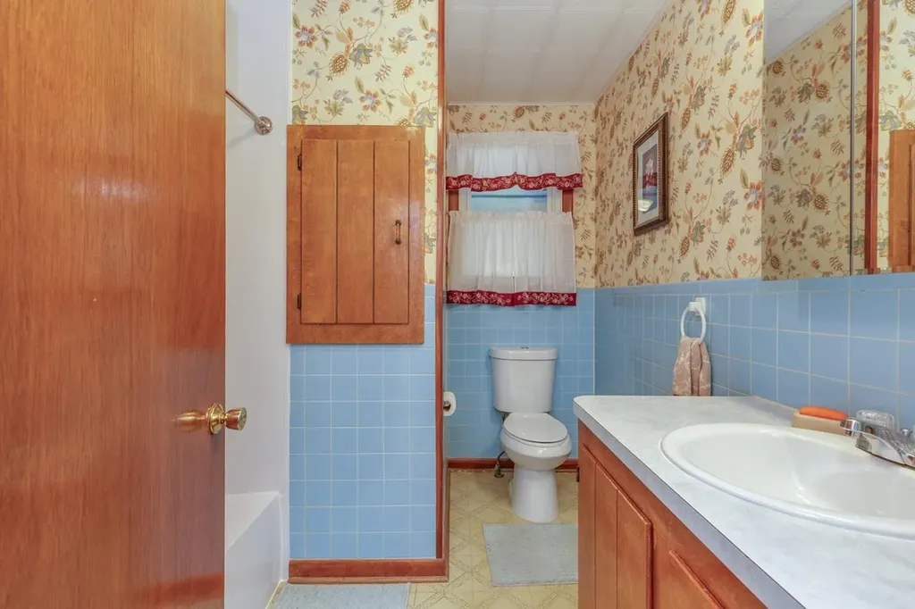 10 Dutton Road Pelham NH 03076