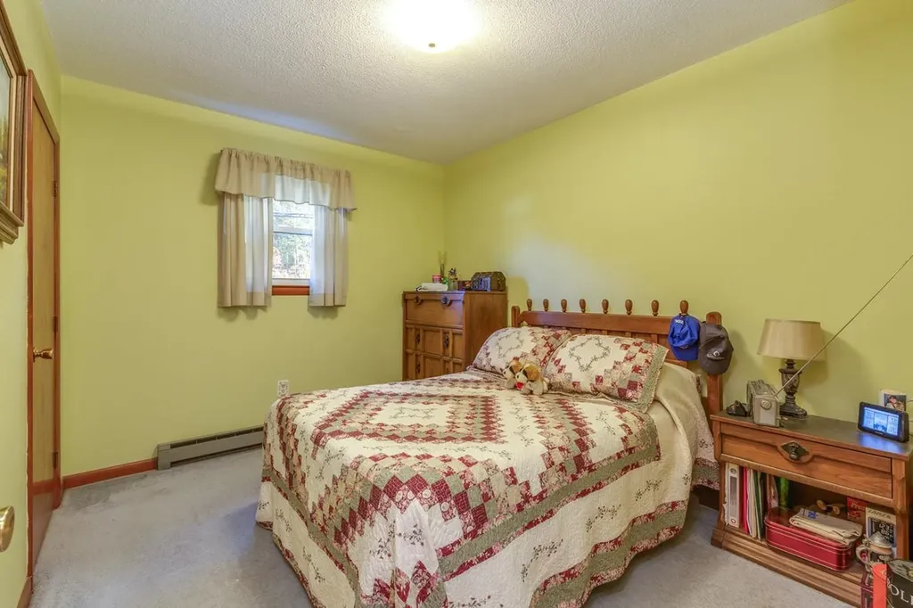 10 Dutton Road Pelham NH 03076