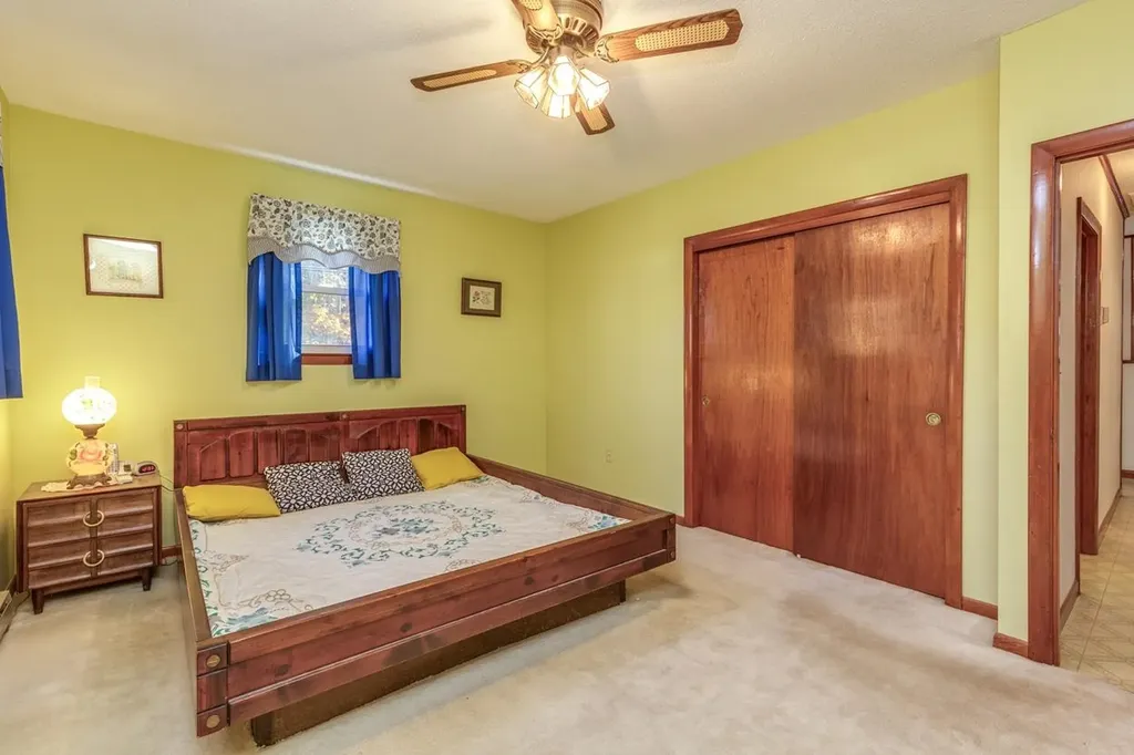 10 Dutton Road Pelham NH 03076