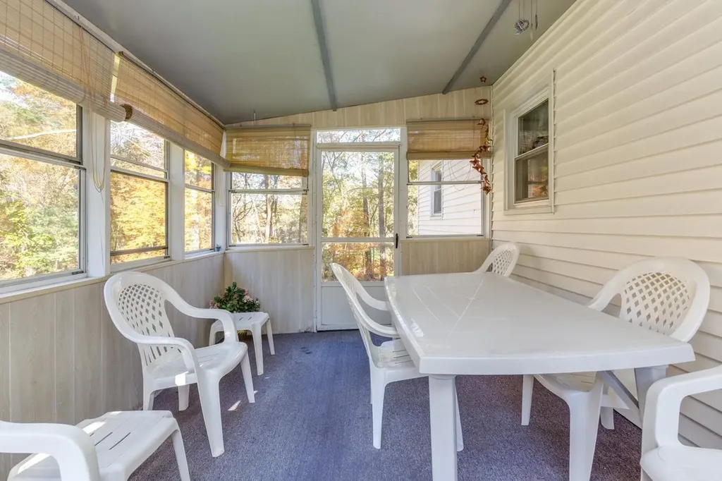 10 Dutton Road Pelham NH 03076