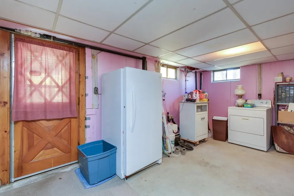 10 Dutton Road Pelham NH 03076