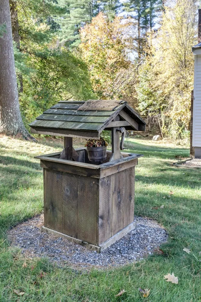 10 Dutton Road Pelham NH 03076