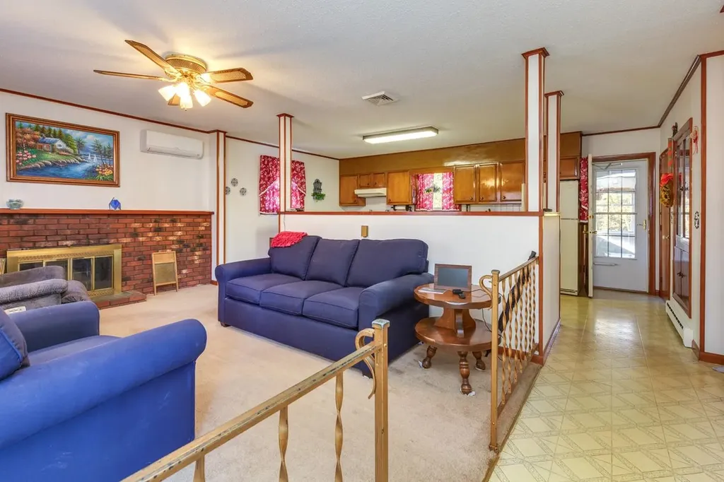 10 Dutton Road Pelham NH 03076