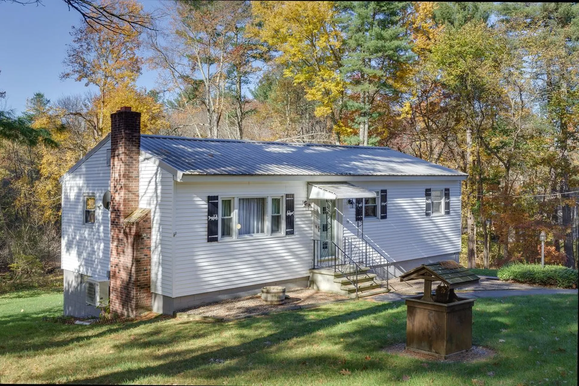 10 Dutton Road Pelham NH 03076