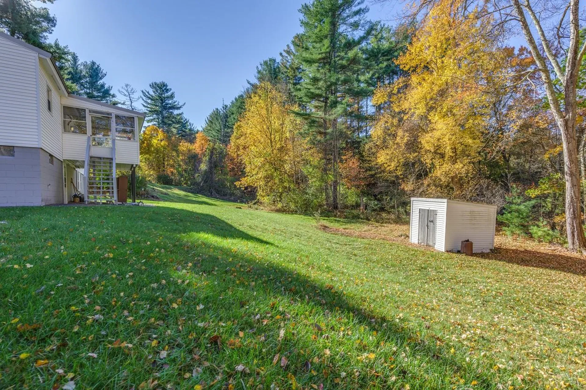 10 Dutton Road Pelham NH 03076