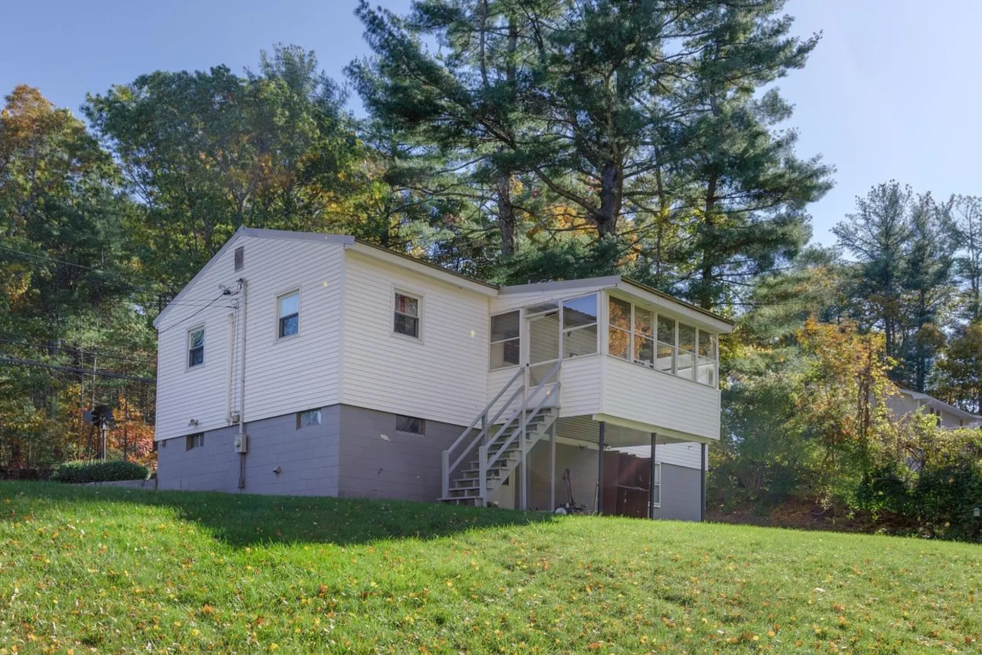 10 Dutton Road Pelham NH 03076