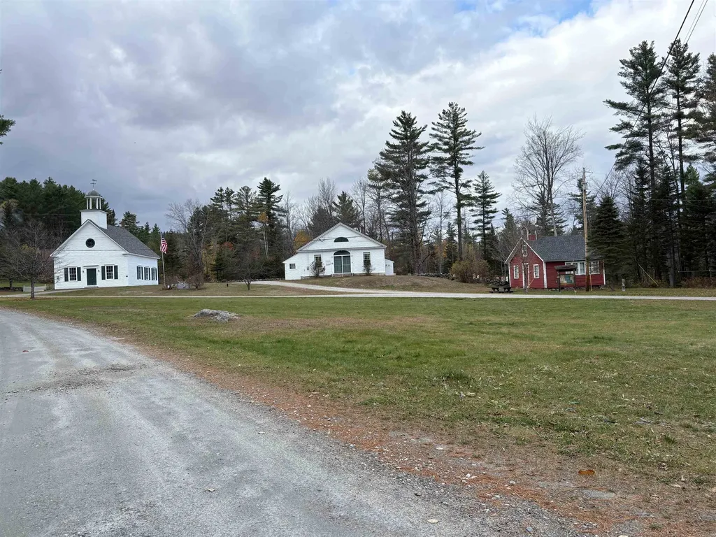 24 Potts Drive Dorchester NH 03266