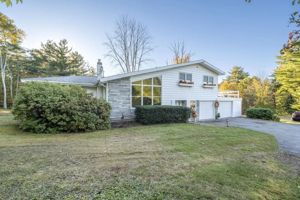 63 Searles Road Windham NH 03087