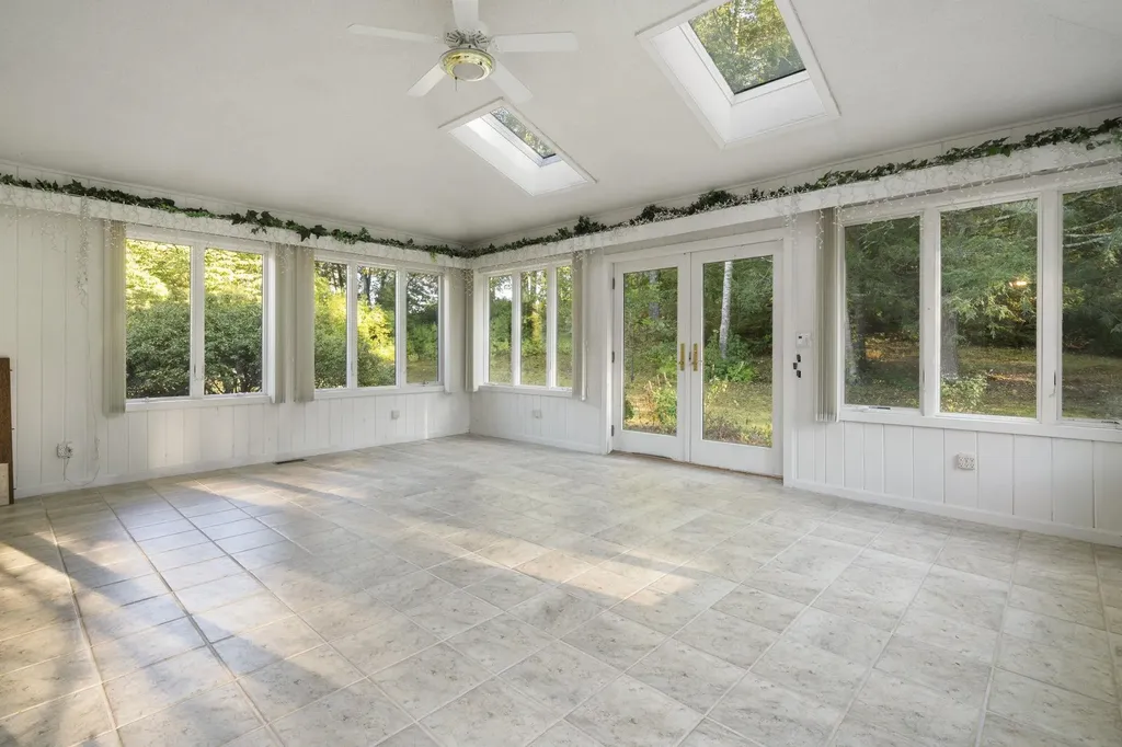 63 Searles Road Windham NH 03087