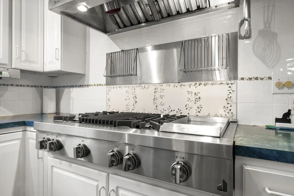 63 Searles Road Windham NH 03087