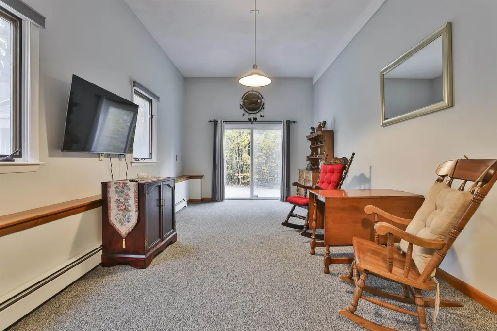 11 Teloian Drive Hudson NH 03051