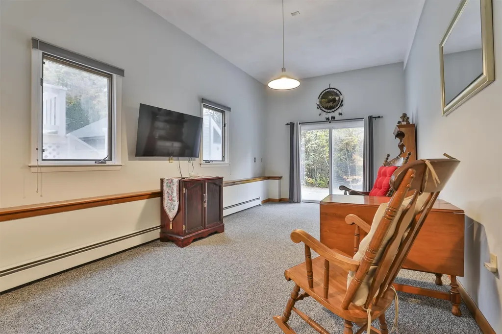 11 Teloian Drive Hudson NH 03051