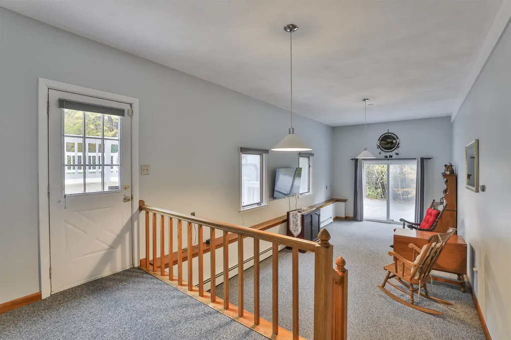 11 Teloian Drive Hudson NH 03051