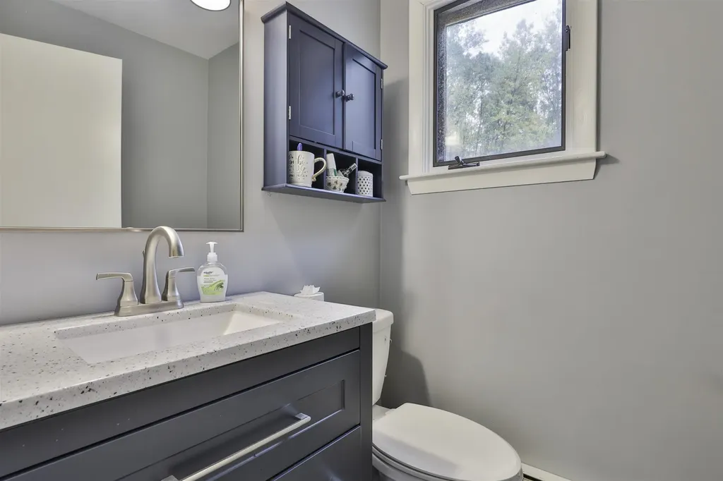 11 Teloian Drive Hudson NH 03051