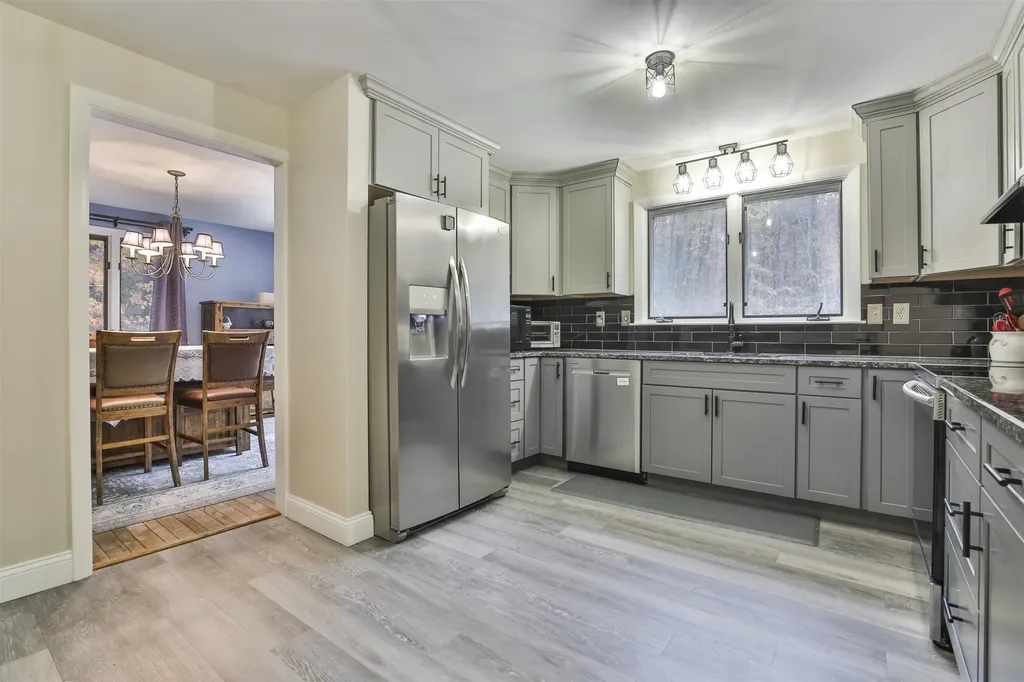 11 Teloian Drive Hudson NH 03051