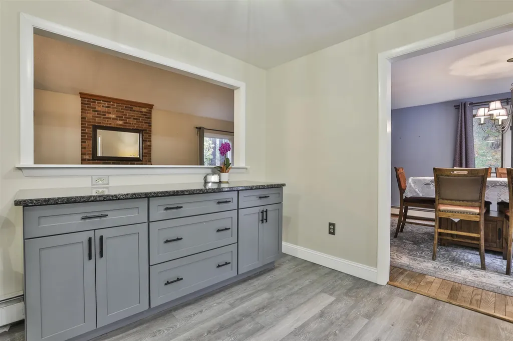 11 Teloian Drive Hudson NH 03051