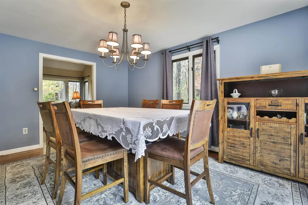 11 Teloian Drive Hudson NH 03051