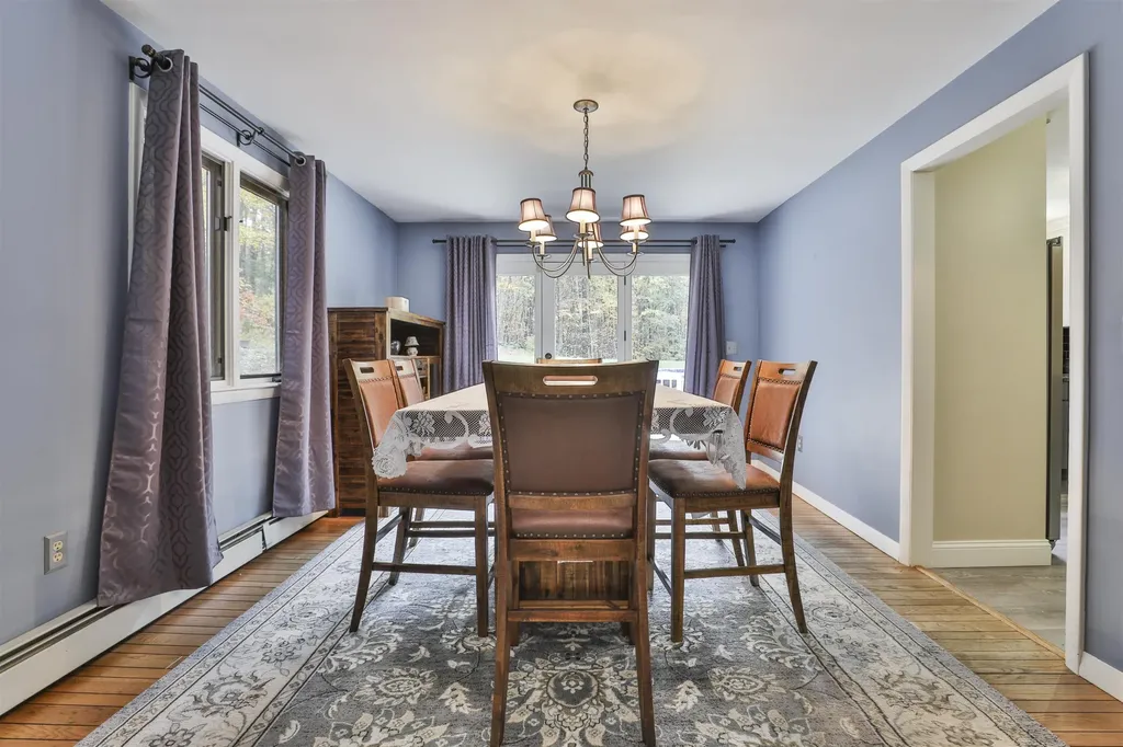 11 Teloian Drive Hudson NH 03051