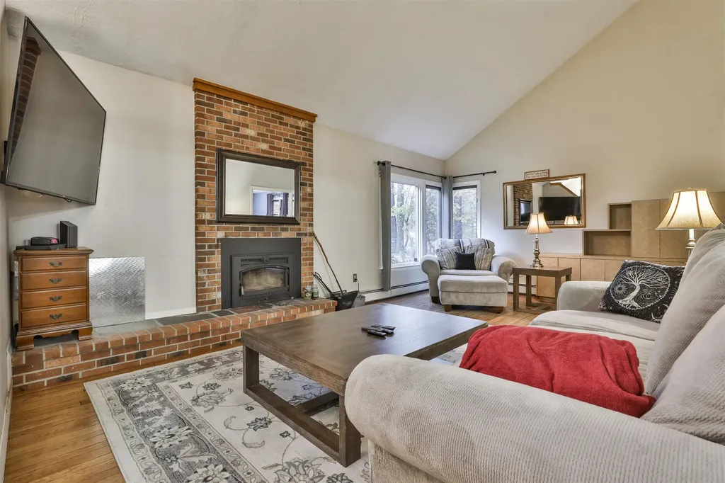 11 Teloian Drive Hudson NH 03051