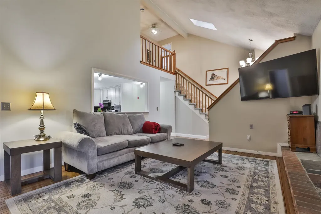 11 Teloian Drive Hudson NH 03051