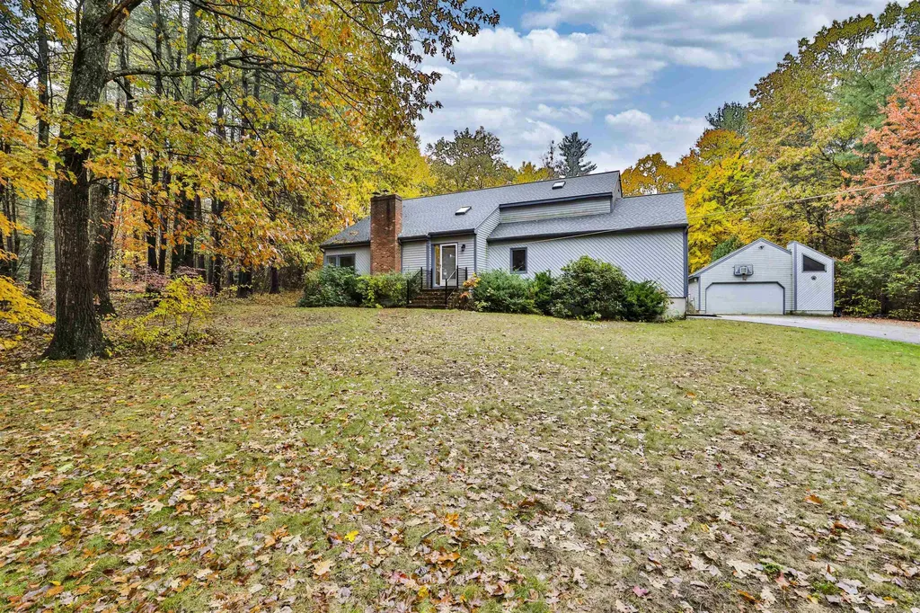 11 Teloian Drive Hudson NH 03051