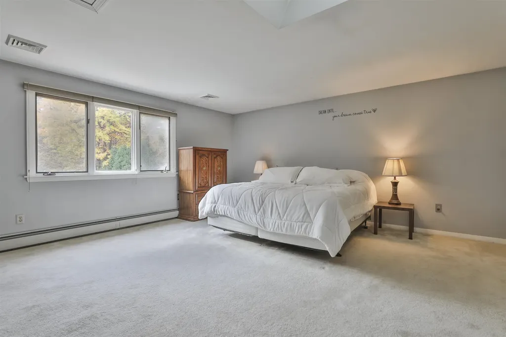 11 Teloian Drive Hudson NH 03051