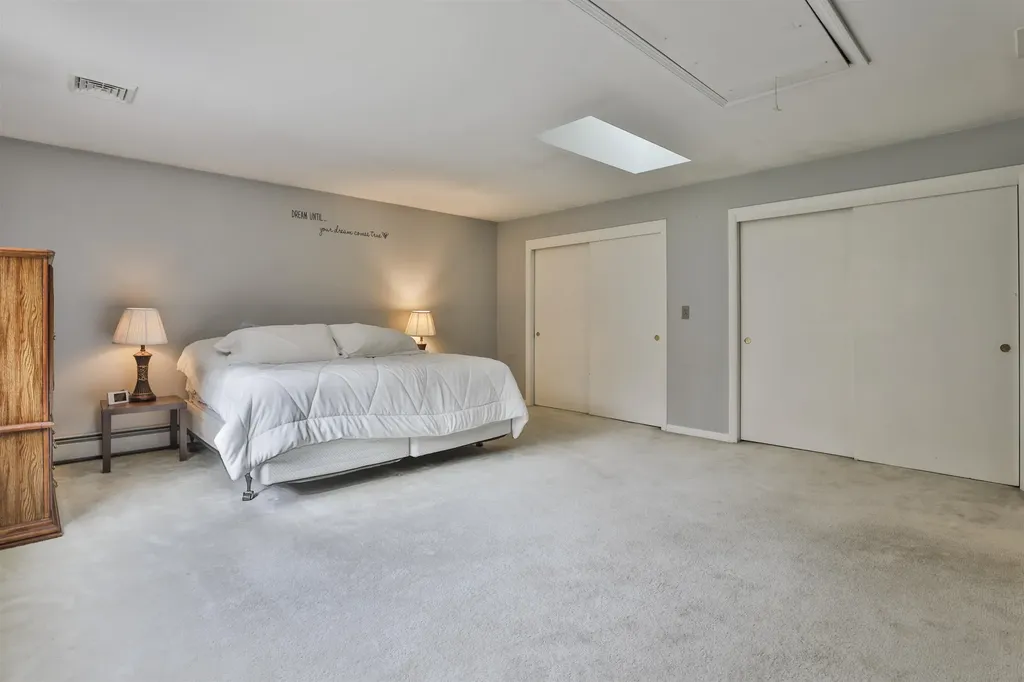 11 Teloian Drive Hudson NH 03051