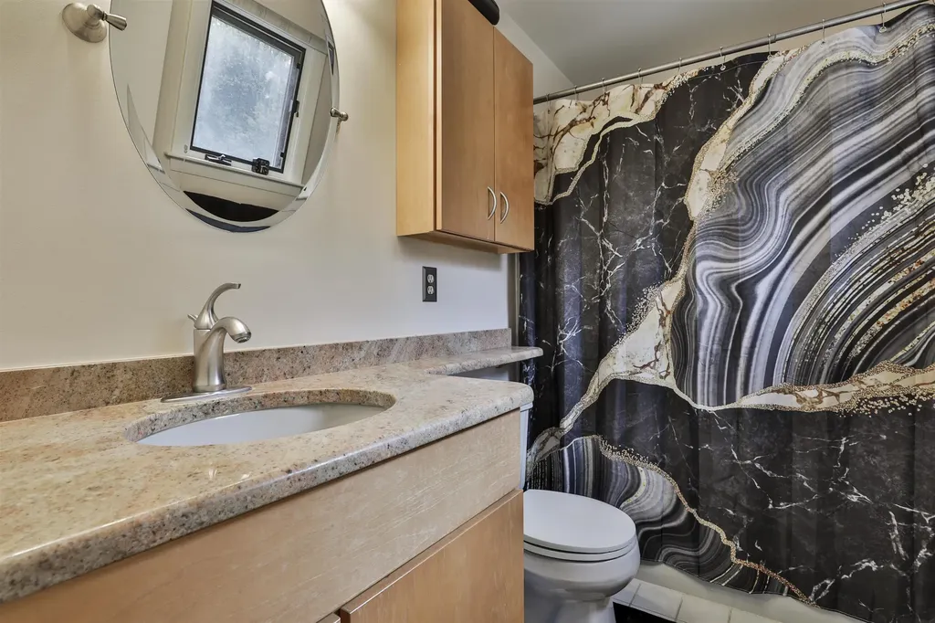 11 Teloian Drive Hudson NH 03051