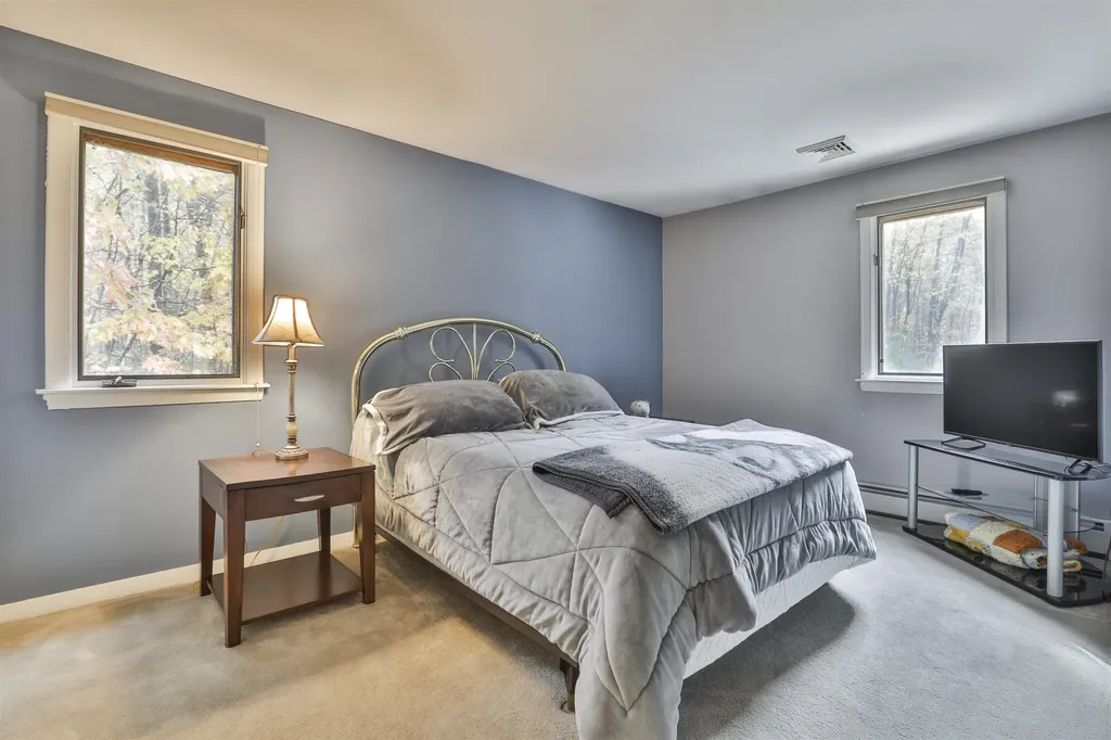 11 Teloian Drive Hudson NH 03051