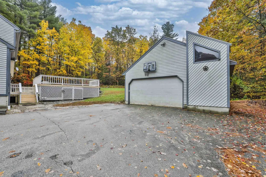 11 Teloian Drive Hudson NH 03051