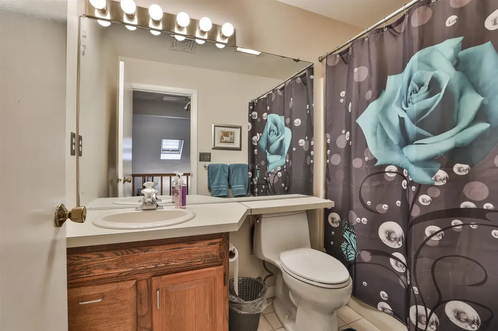 11 Teloian Drive Hudson NH 03051