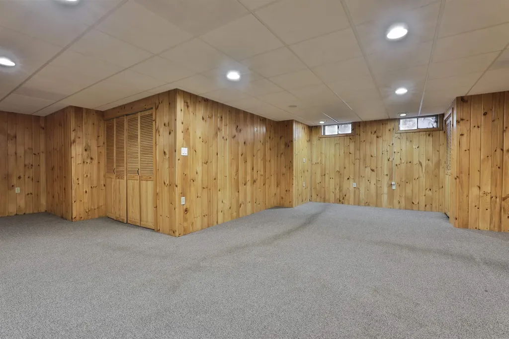 11 Teloian Drive Hudson NH 03051