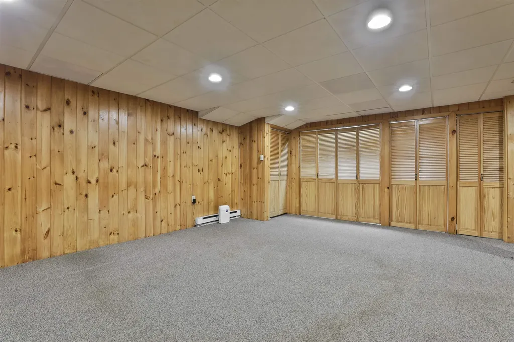 11 Teloian Drive Hudson NH 03051