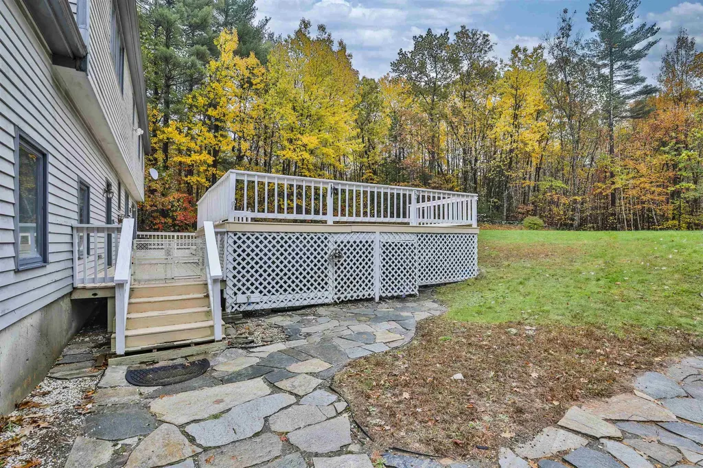 11 Teloian Drive Hudson NH 03051