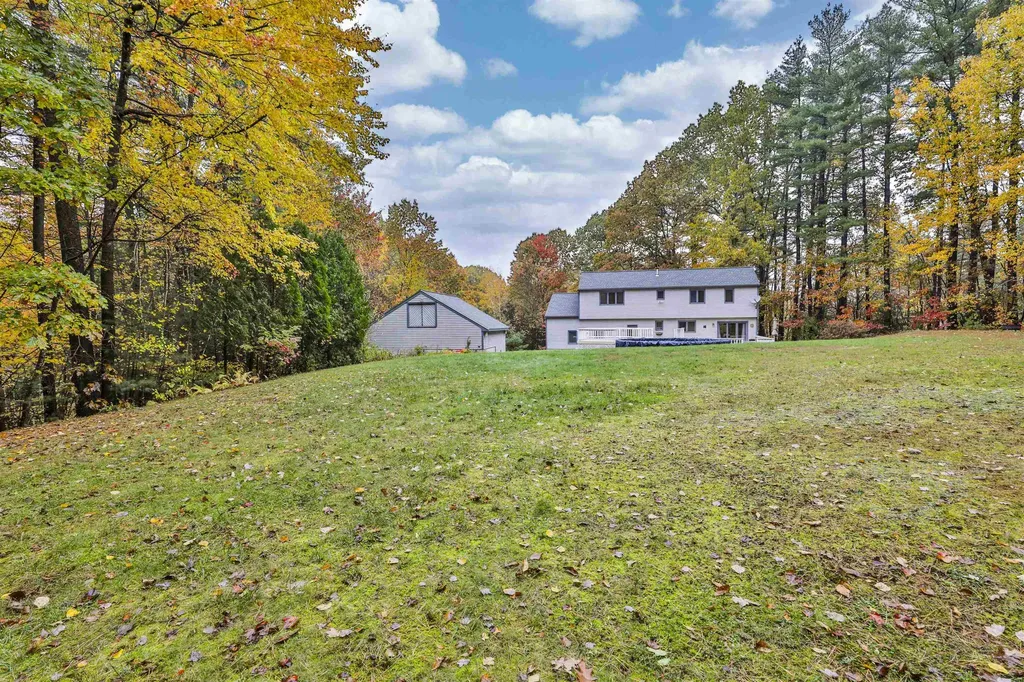 11 Teloian Drive Hudson NH 03051