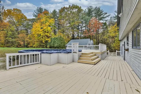 11 Teloian Drive Hudson NH 03051